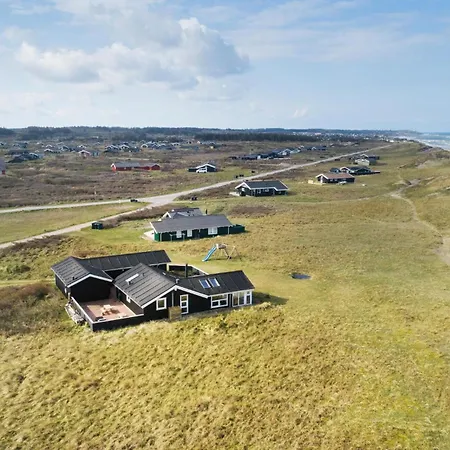 Gorgeous In With House A Panoramic View
